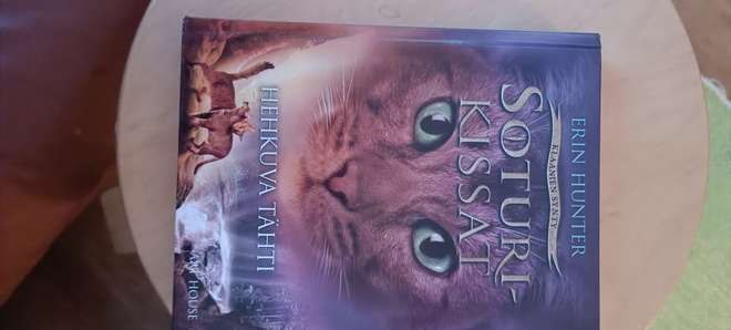 Erin Hunter Hehkuva tähti kovakantinen