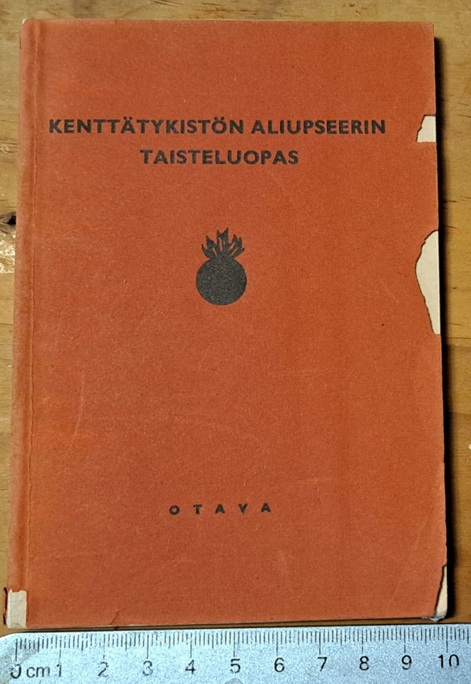 KENTTÄTYKISTÖN ALIUPSEERIN TAISTELUOPAS