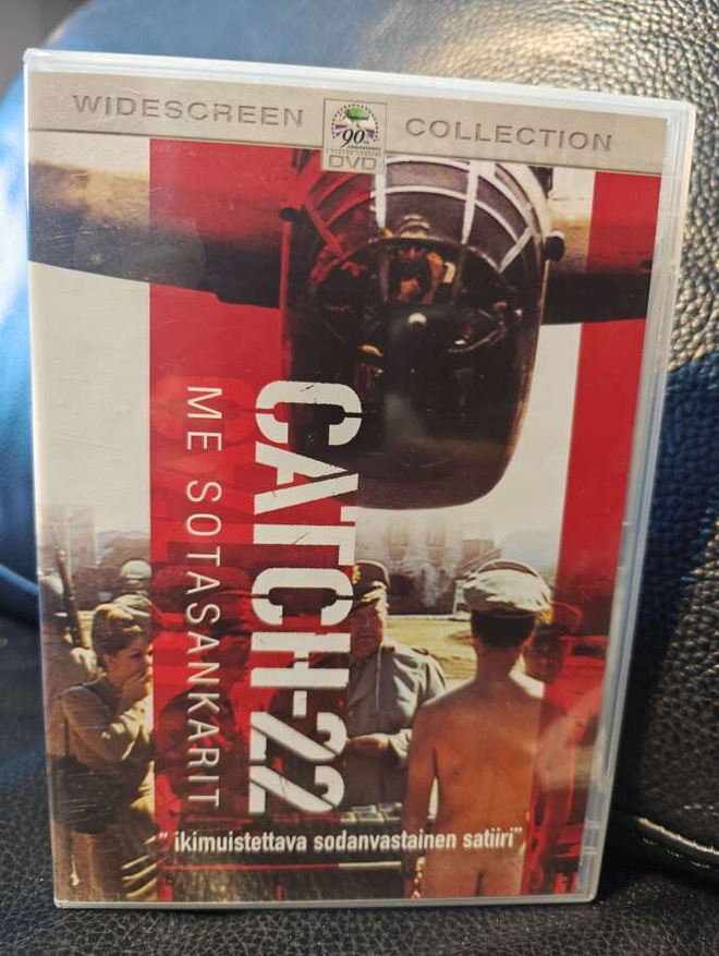 Catch-22 - Me Sotasankarit (1970) DVD Suomijulkaisu