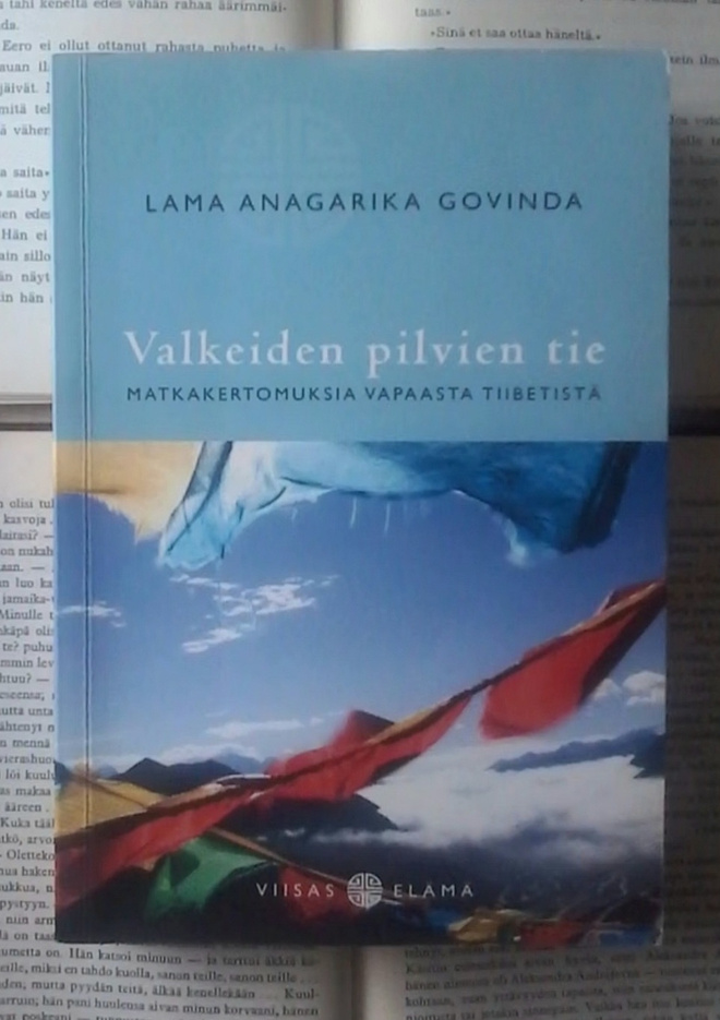 Lama Anagarika Govinda - Valkeiden pilvien tie (nid.)