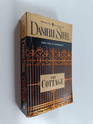 Danielle Steel : The Cottage - A Novel