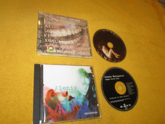 Alanis Morissette : 2 vanhaa cd levyä - maverick reprise