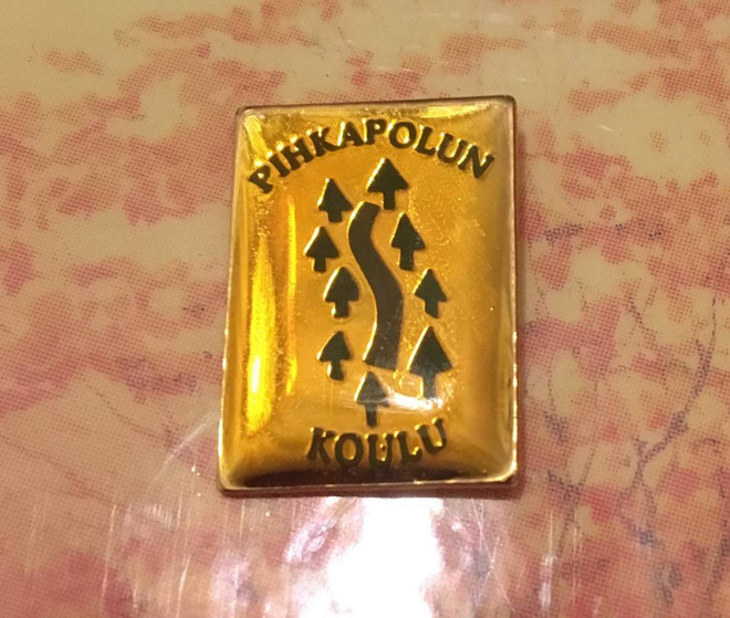 rintakoru / pinssi Pihkapolun koulu