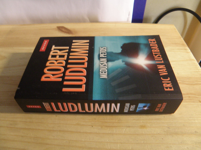 Robert Ludlum Medusan petos (nidottu)