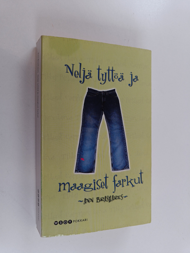 Ann Brashares : Neljä tyttöä ja maagiset farkut