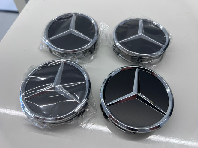Mercedes-Benz vanteiden uudet mustat keskikupit (75mm) 4 kpl