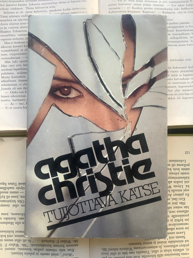 Agatha Christie - Tuijottava katse (sid.)