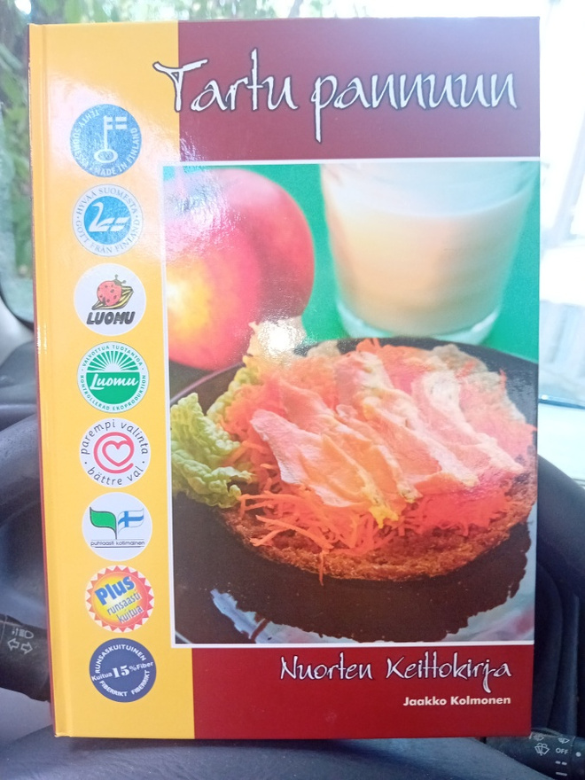 Kolmonen  : Tartu pannuun  - Nuorten keittokirja  ( SIS POST