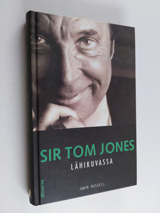 Gwen Russell : Sir Tom Jones lähikuvassa