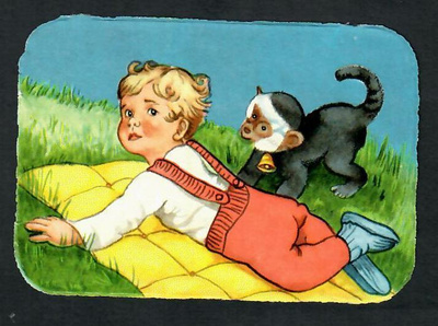 EAS 3107 - Nelkku - Vauva ja apina nurmikolla