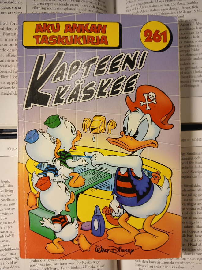 Aku Ankan taskukirja 261: Kapteeni käskee