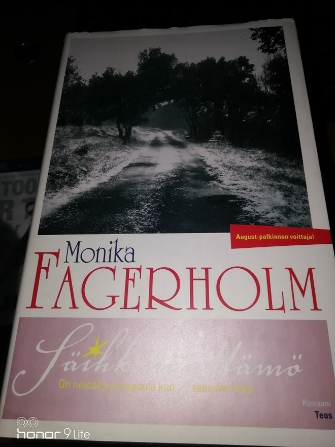 Monika fagerholm Säihkenäyttämö