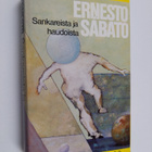 Ernesto Sabato : Sankareista ja haudoista - pikkukuva 1