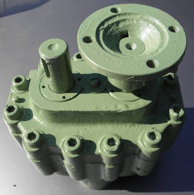 Hydrauliikkapumppu kaksoisakselilla, tuotto 70 l/1000 rpm