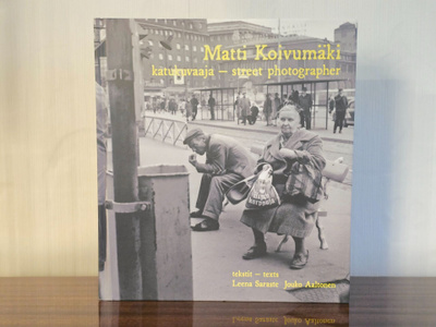 Matti Koivumäki - katukuvaaja (signeerattu)