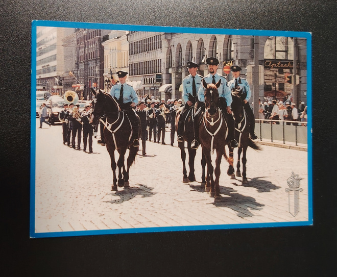 Helsingin Ratsastava Poliisi postikortti