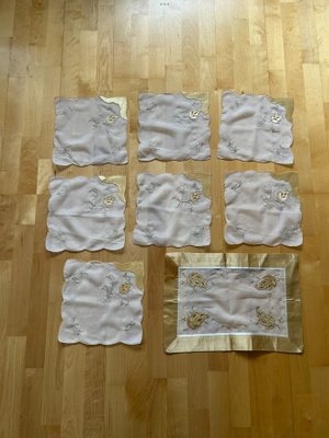 Pieni Pöytäliina ja pöytätabletit, 7 kpl