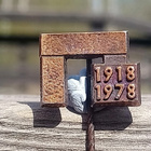 Punavankimuistomerkki - Rintaneula 1918 - 1978. Pronssivärin - pikkukuva 2
