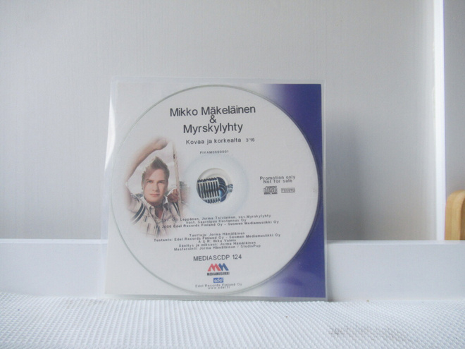 MIKKO MÄKELÄINEN & MYRSKYLYHTY - KOVAA JA KORKEALTA CDS