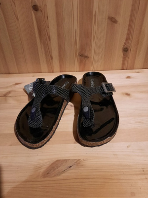 Kesäksi tai matkalle... Uudet käärmekuosi varvastossut