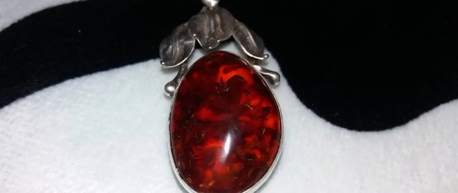 ISO Vintage, Hopea Meripihka riipus baltic Amber