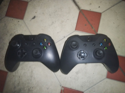 Alkuperäinen langaton Xbox One ohjain 2 kpl