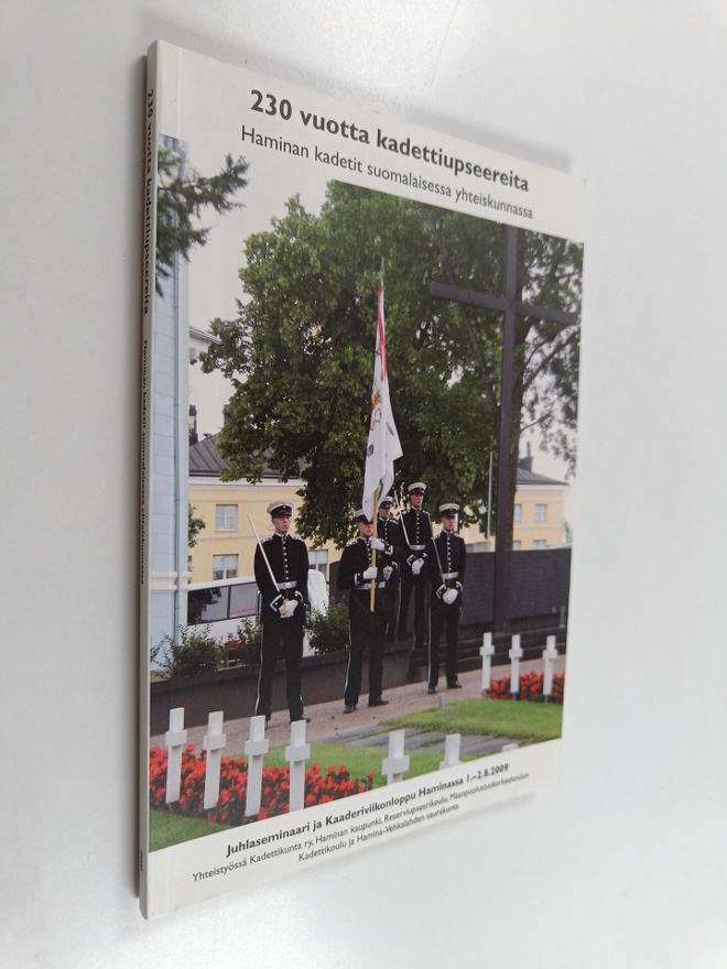 230 vuotta kadettiupseereita : Haminan kadetit suomalaise...