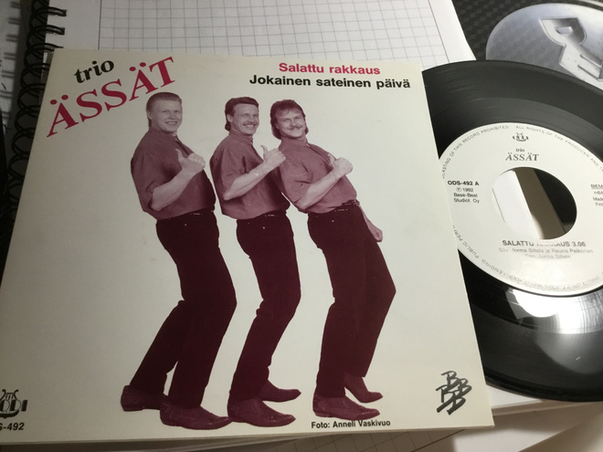 Trio Ässät Salattu rakkaus nm single ps 1992 Oodi