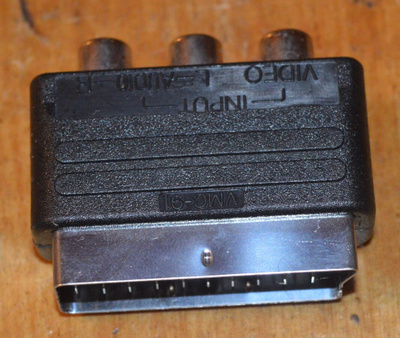 SCART–RCA-adapteri (VMC-91)