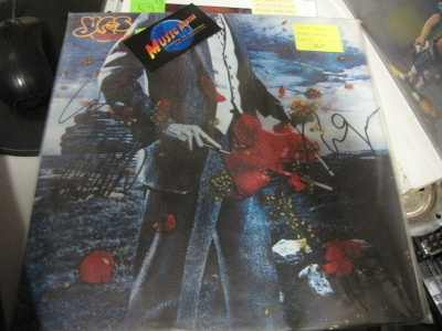 YES - TORMATO LP KOLMELLA NIMMARILLA