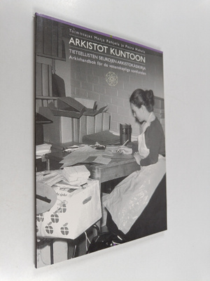 Petra Hakala ym. : Arkistot kuntoon : tieteellisten seuro...