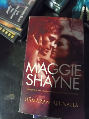 Maggie Shayne Hämärän reunalla