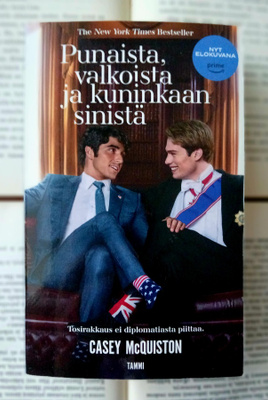 Casey McQuiston - Punaista, valkoista ja kuninkaansinistä