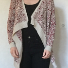 Yu & Me tummanpunainen/beige kuviollinen avoin neuletakki - pikkukuva 2