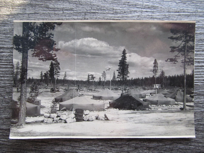 SOTILAKUVA.....Rovajärvi, telttaleiri v. 1950.