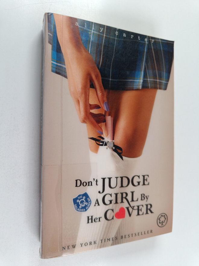 Ally Carter : Don't Judge a Girl by Her Cover
