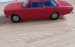 Muoviauto  volvo 142