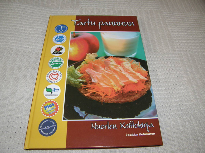 Jaakko Kolmonen Tartu pannuun Nuorten keittokirja