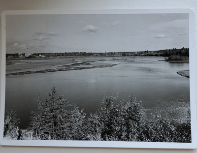 Iijoki Iin siltojen kohdalta, joessa uittouoma, kuvattu 1960