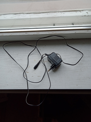 Virtalähde 3V 300mA = 0.9W 0.9VA, HQ8505 pistoke - plug.
