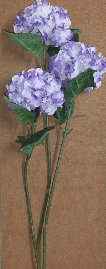 Violetit valkoiset kangaskukat pitkillä varsilla