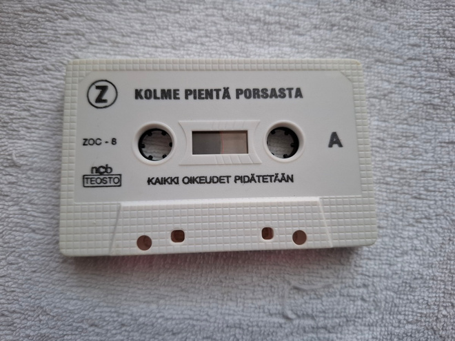 Kolme pientä porsasta C-KASETTI Z