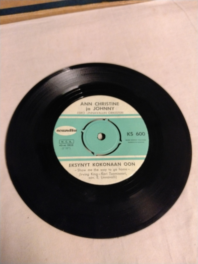 an chritine ja johnny eksynyt kotoaan oon / tule munun taloo