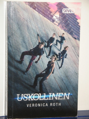 Veronica Roth : USKOLLINEN