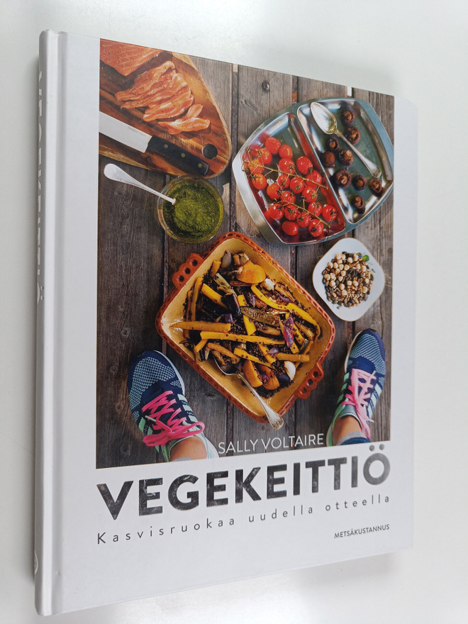 Sally Voltaire : Vegekeittiö : kasvisruokaa uudella otteella