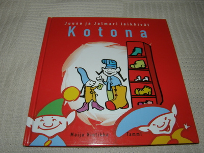 Hintikka Juuso ja Jalmari leikkivät Kotona