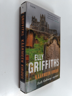 Elly Griffiths : Käärmeen kirous : Ruth Galloway -mysteeri