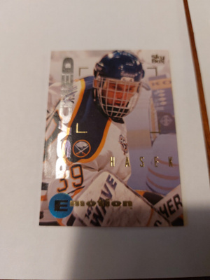 1995-96 Emotion #16 Dominik Hasek
