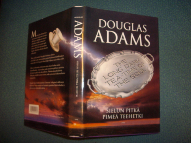 Douglas Adams: Sielun pitkä pimeä teehetki (1.p.2002) Sis.pk