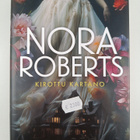 Nora Roberts : Kirottu kartano - pikkukuva 1